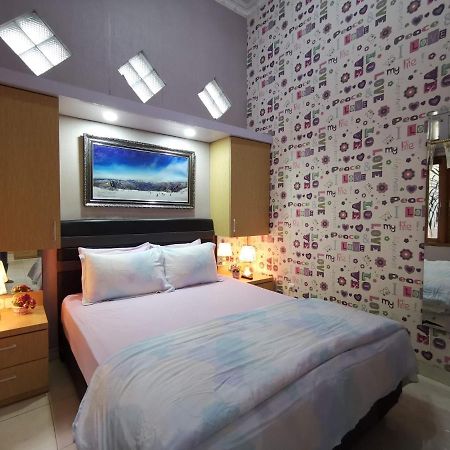 Nariska Suite Homestay Джокякарта Екстериор снимка
