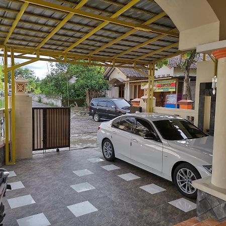 Nariska Suite Homestay Джокякарта Екстериор снимка