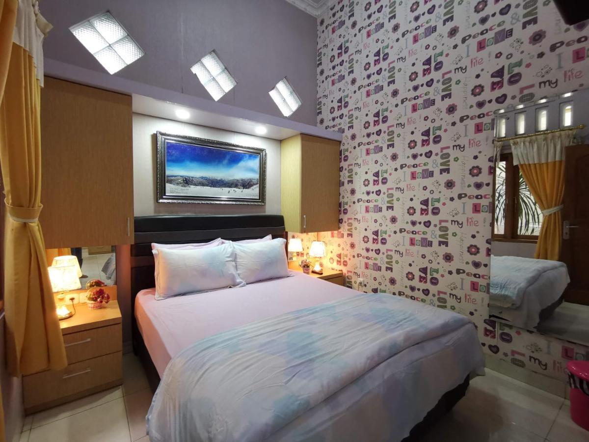 Nariska Suite Homestay Джокякарта Екстериор снимка