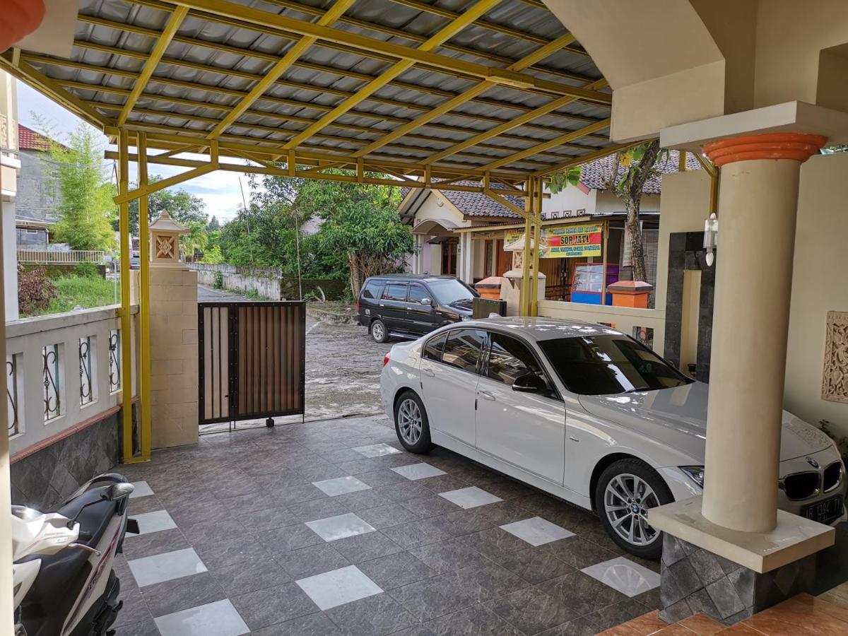 Nariska Suite Homestay Джокякарта Екстериор снимка